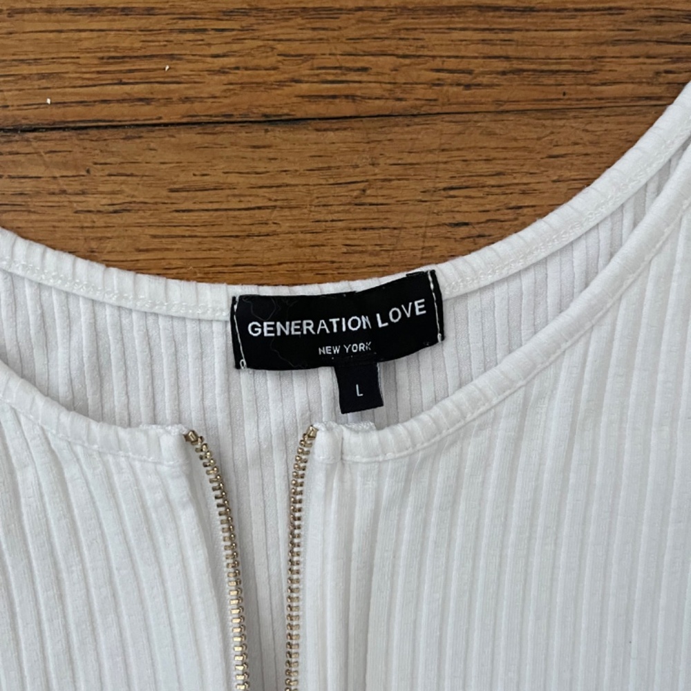 Generation Love Amanda White Tank with Gold Zipper Sz Large - Picture 4 of 8